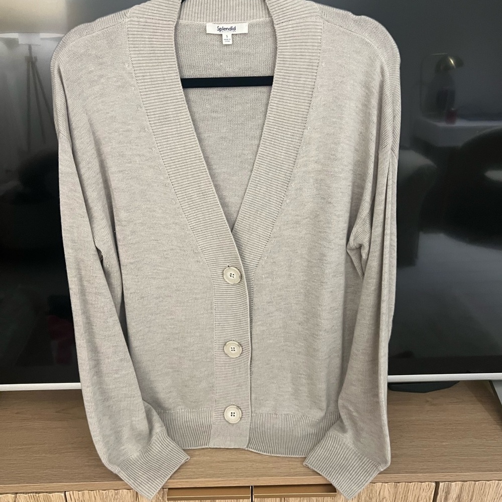 Splendid Gray Cardigan Sweater with Relaxed Fit